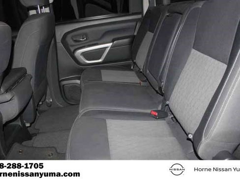 Used 2022 Nissan Titan SV image 5