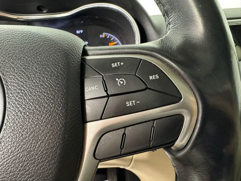 Used 2019 Jeep Grand Cherokee Limited w/ Luxury Group II AWD/4WD image 16