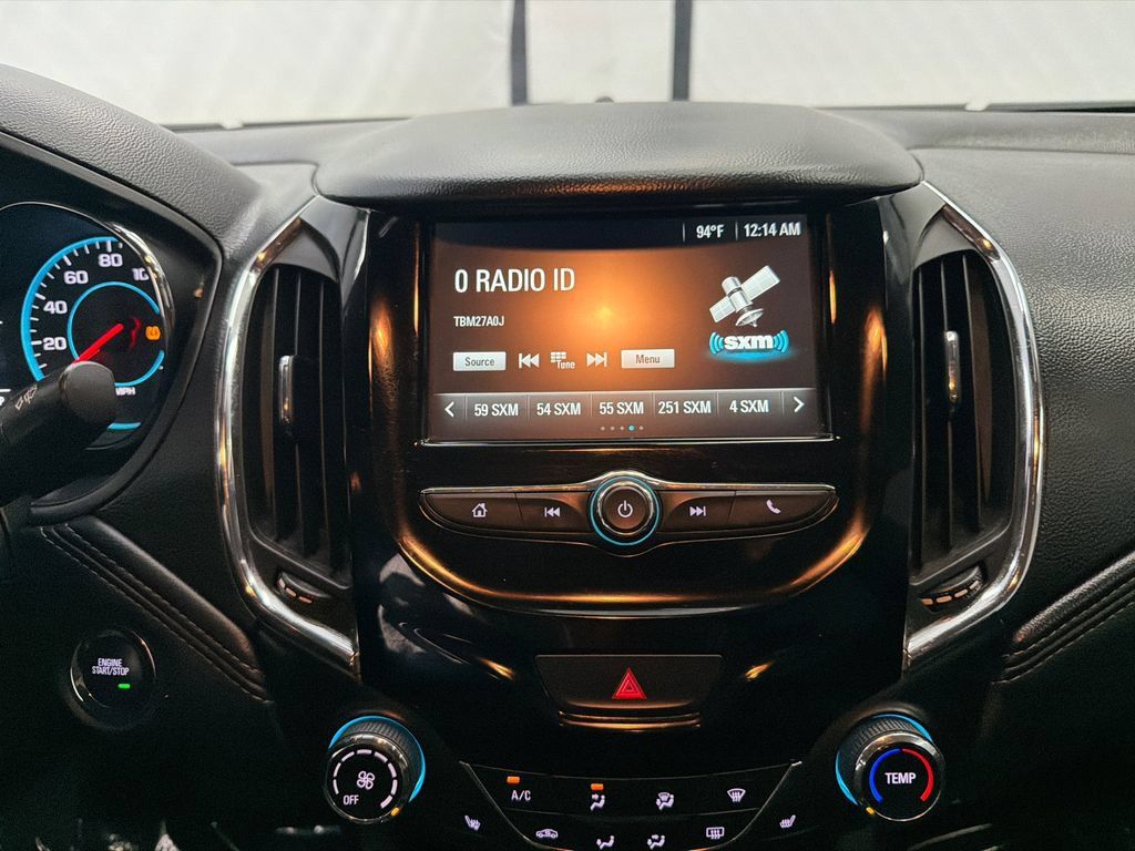 Used 2017 Chevrolet Cruze Premier FWD image 27