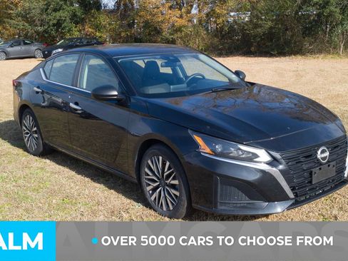 Used 2024 Nissan Altima 2.5 SV image 3