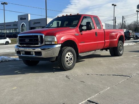 Used 2002 Ford F350 Lariat image 2