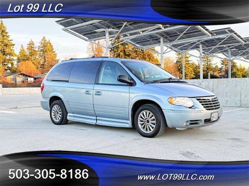 Used 2005 Chrysler Town & Country Touring w/ Luxury Group image 14