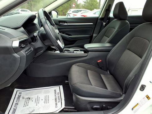 Used 2023 Nissan Altima 2.5 SV w/ SV Premium Package image 14