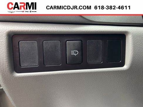 Used 2016 Toyota Sequoia SR5 AWD/4WD image 14