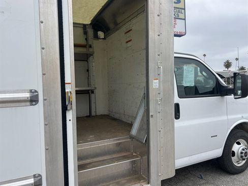 Used 2022 GMC Savana 3500 Extended w/ Power Convenience Package RWD image 18