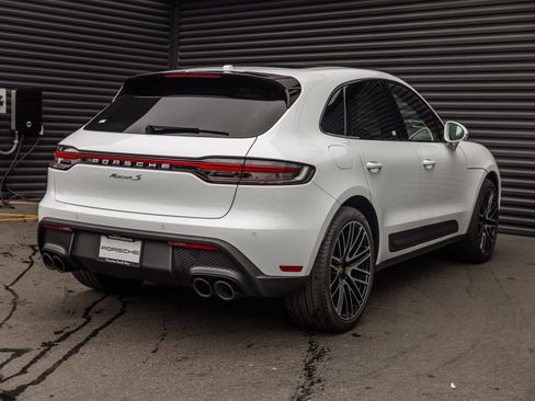 Certified 2025 Porsche Macan S image 9