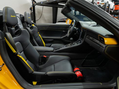 Used 2019 Porsche 911 Speedster RWD image 26