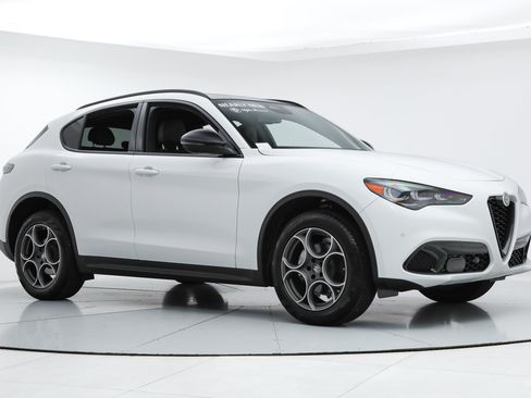 New 2025 Alfa Romeo Stelvio Sprint w/ Convenience Package AWD/4WD image 7