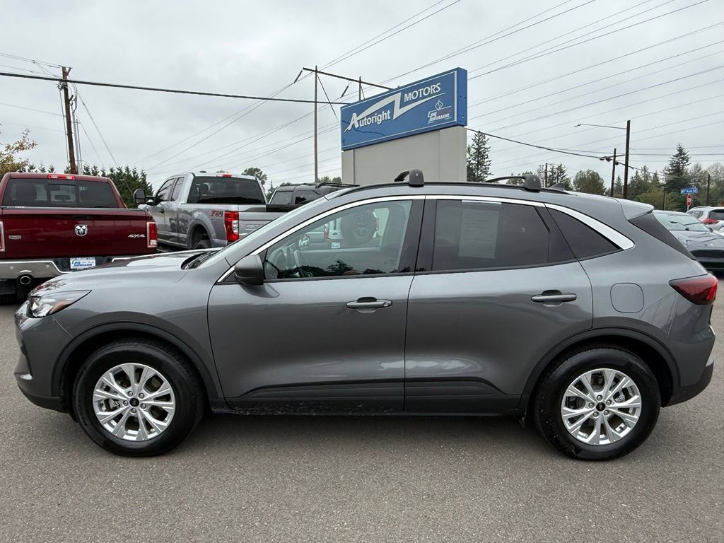 Used 2024 Ford Escape Active w/ Tech Pack #1 AWD/4WD image 2