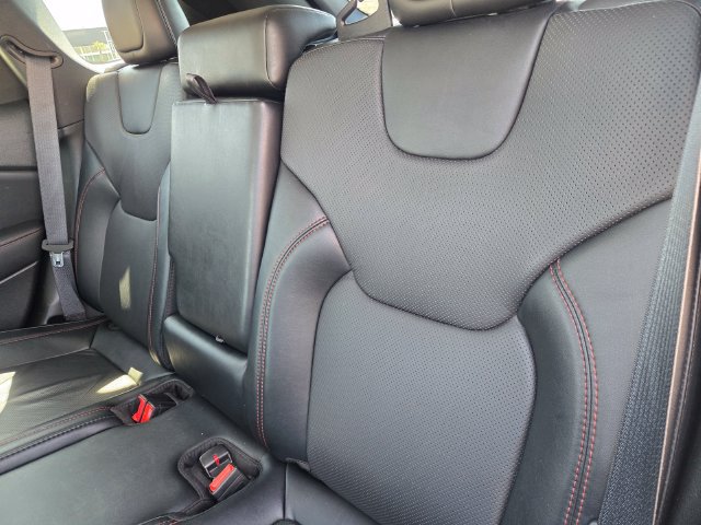 Used 2022 Jeep Cherokee Trailhawk w/ Premium Leather Package AWD/4WD image 11