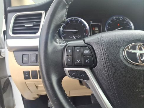 Used 2019 Toyota Highlander XLE AWD/4WD image 29