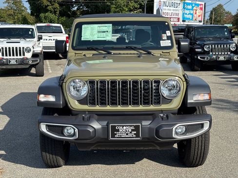 New 2025 Jeep Gladiator Sport image 36