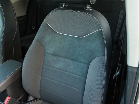 Certified 2024 Volkswagen Taos SE FWD image 25