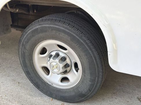 Used 2021 Chevrolet Express 3500 w/ Power Convenience Package RWD image 5