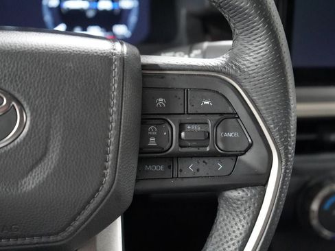 Used 2025 Toyota Tacoma TRD Off-Road AWD/4WD image 17