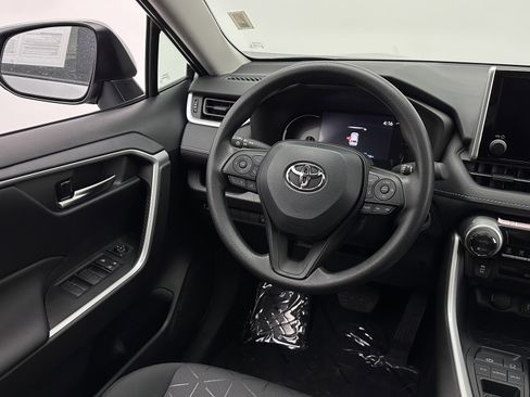 Used 2025 Toyota RAV4 XLE w/ Convenience Package image 27