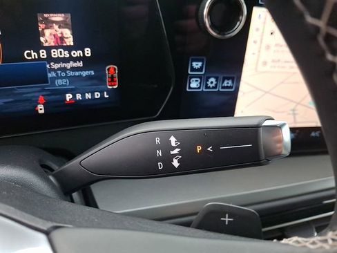 Used 2025 Chevrolet Traverse LT image 14