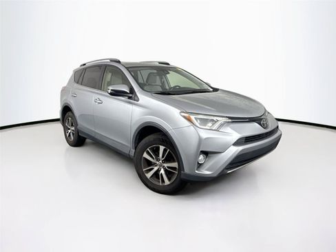 Used 2018 Toyota RAV4 XLE FWD image 4