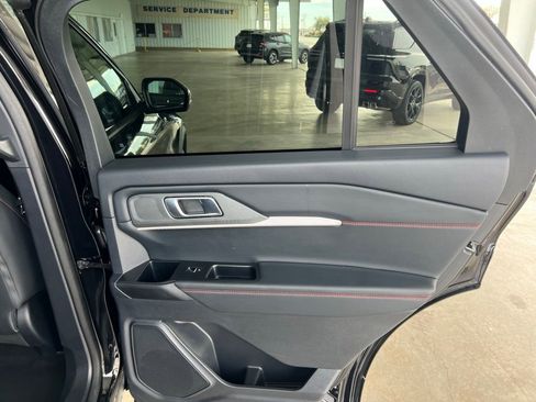 Used 2025 Ford Explorer ST-Line w/ ST-Line Street Pack image 22