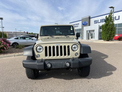 Used 2017 Jeep Wrangler Unlimited Rubicon w/ Connectivity Group AWD/4WD image 14