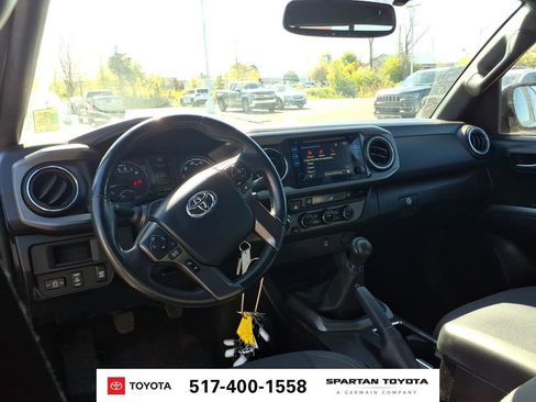 Used 2016 Toyota Tacoma TRD Sport AWD/4WD image 12