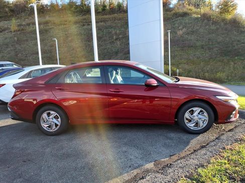 New 2025 Hyundai Elantra SE image 2