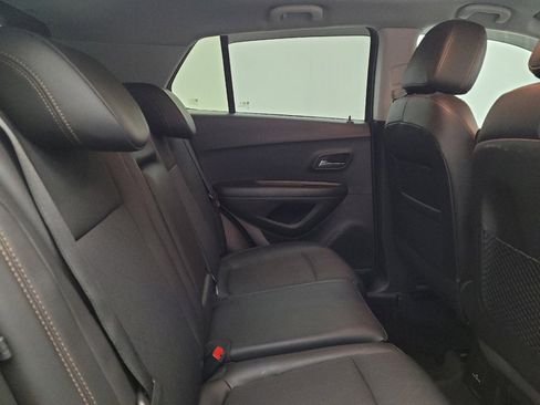 Used 2022 Chevrolet Trax LT w/ LT Convenience Package image 19