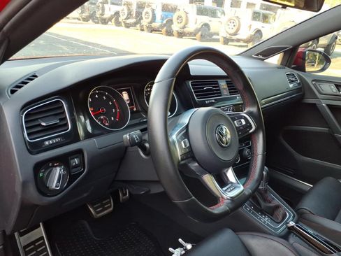 Used 2017 Volkswagen GTI SE FWD image 19