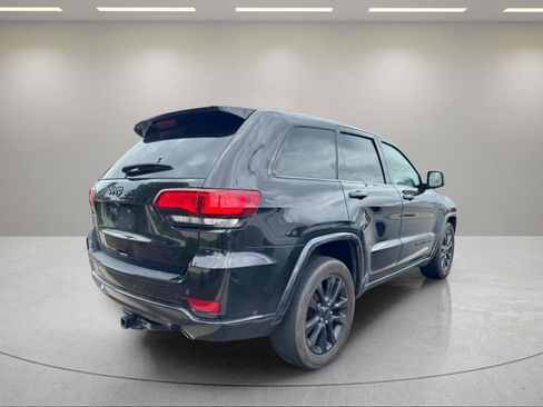Used 2017 Jeep Grand Cherokee Altitude RWD image 4