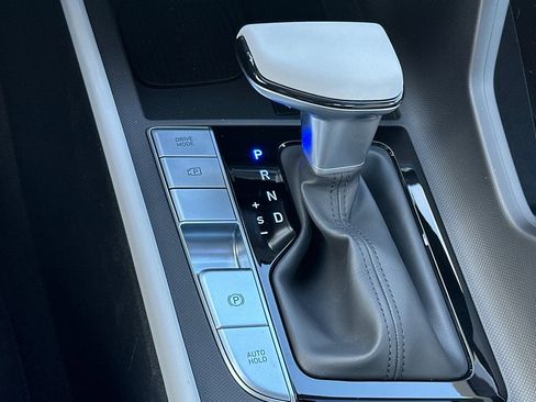 Used 2025 Hyundai Elantra Limited image 20