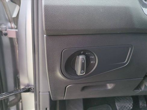 Used 2022 Volkswagen Tiguan SE FWD image 13