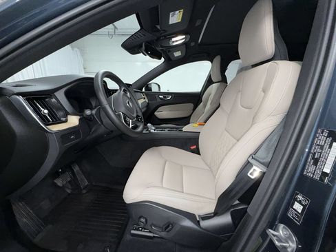 Used 2026 Volvo XC60 B5 Plus w/ Climate Package AWD/4WD image 4