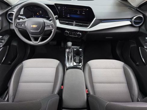 Certified 2025 Chevrolet Trax LT image 13