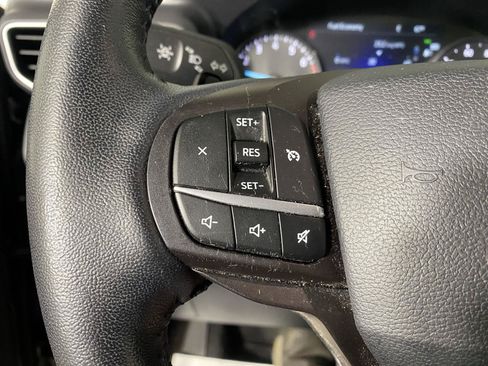 Used 2020 Ford Explorer XLT w/ Equipment Group 202A AWD/4WD image 17