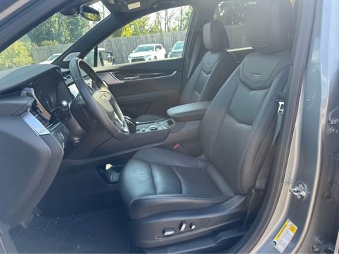Used 2024 Cadillac XT6 Premium Luxury w/ LPO, Floor Liner Package AWD/4WD image 10