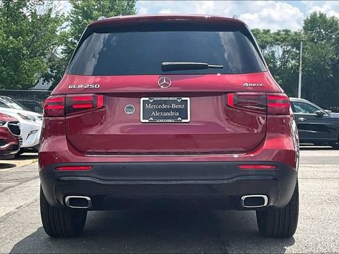 Used 2026 Mercedes-Benz GLB 250 4MATIC image 3