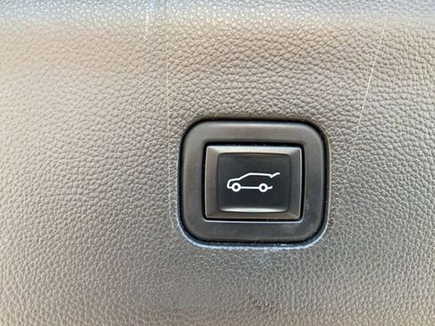 Used 2023 Buick Enclave Essence AWD/4WD image 31