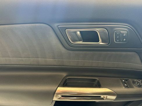 Used 2019 Ford Mustang Shelby GT350 w/ Technology Package image 8