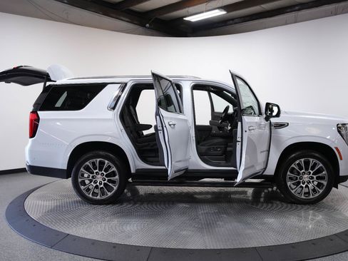 New 2026 GMC Yukon Denali w/ Denali Reserve Package AWD/4WD image 13