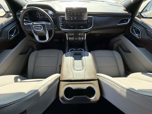 Used 2024 GMC Yukon XL SLT w/ SLT Luxury Package image 21
