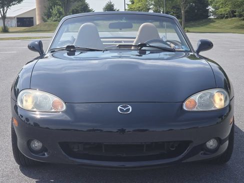 Used 2001 MAZDA MX-5 Miata RWD image 2