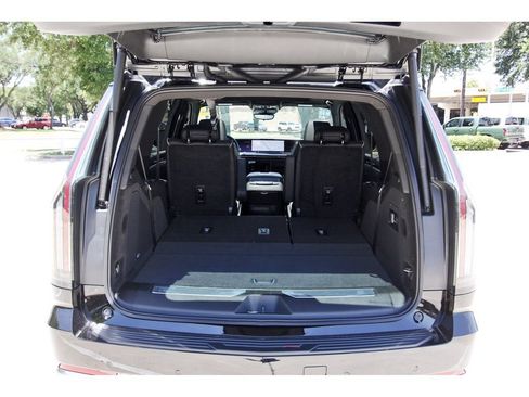 Used 2026 Cadillac Escalade Luxury AWD/4WD image 30