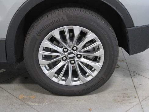 Used 2024 Cadillac XT4 Premium Luxury image 16