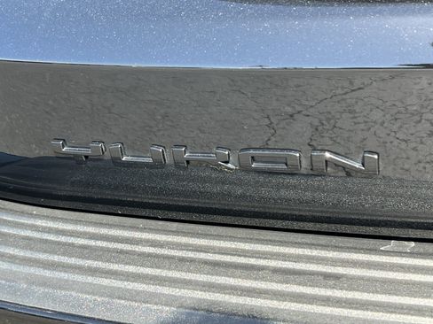 Used 2024 GMC Yukon XL Denali Ultimate AWD/4WD image 9