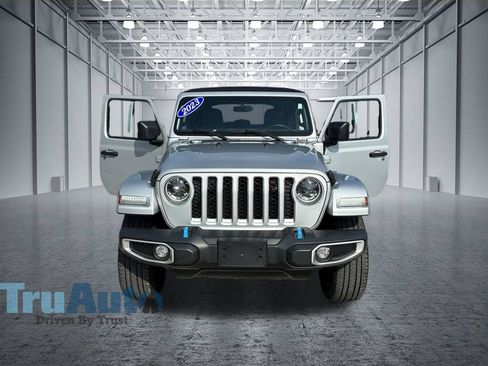 Used 2023 Jeep Wrangler Unlimited Sahara w/ Cold Weather Group AWD/4WD image 11