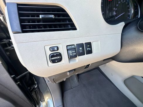 Used 2011 Toyota Sienna XLE w/ XLE Navigation Pkg FWD image 18