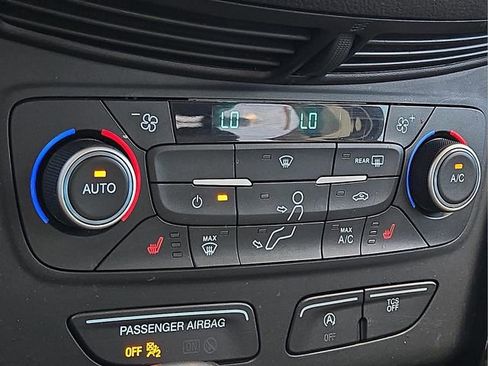 Used 2019 Ford Escape SE image 19