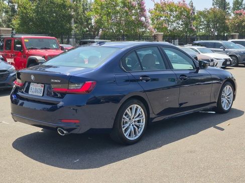 Used 2023 BMW 330i Sedan w/ Premium Package RWD image 5