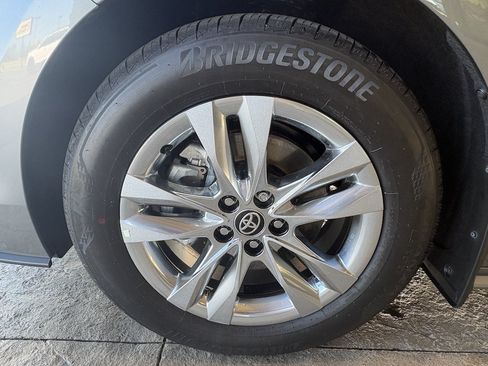Used 2026 Toyota Sienna XLE AWD/4WD image 10