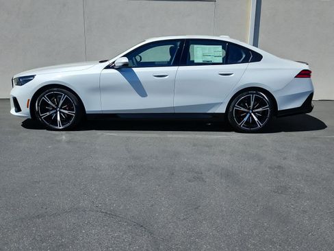 New 2027 BMW 530i w/ M Sport Package RWD image 4